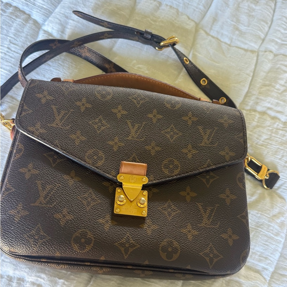 Louis Vuitton Monogram Canvas Crossbody Bag